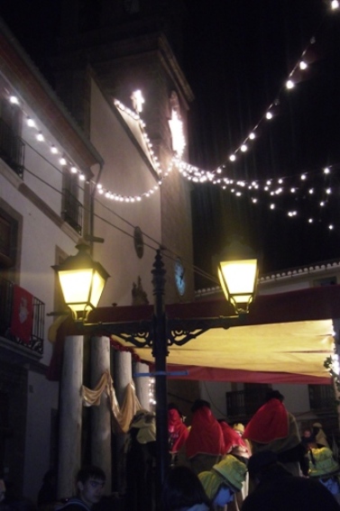 IMATGES CURIOSES: les llums de Nadal, hui a la Plaça Vella