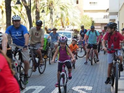 BONA PARTICIPACIÓ DE TENDES I GENT DE GATA A LA SETMANA DE LA MOBILITAT 2018. Més de cent persones, ahir, en el Dia de la Bicicleta