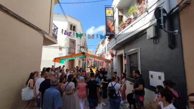 GATA ESTÀ DE FIRA. El comerç del poble i les associacions ixen al carrer a mostrar tot el seu teixit econòmic i social a la 18ena edició de l'event